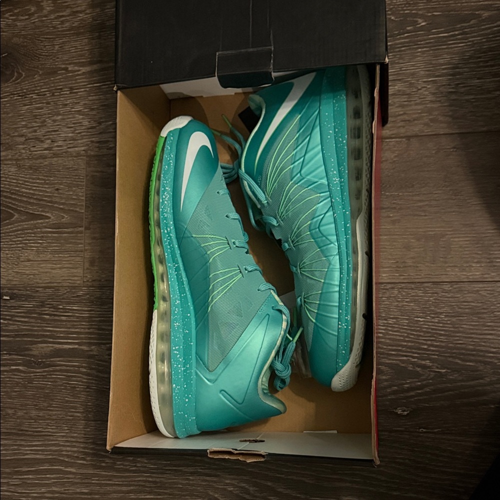Nike Men's Teal Athletic Shoes
